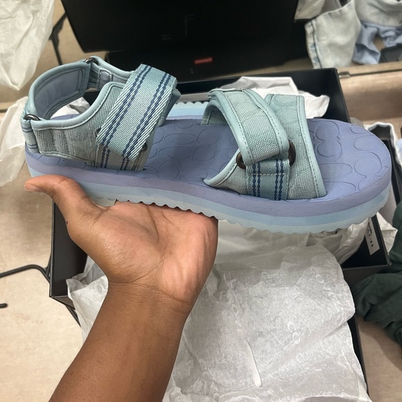 Blue Coach slides - Picture 3 of 4